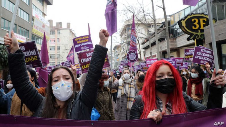 “مقتل 27 امرأة” في تركيا منذ انسحابها من اتفاقية إسطنبول