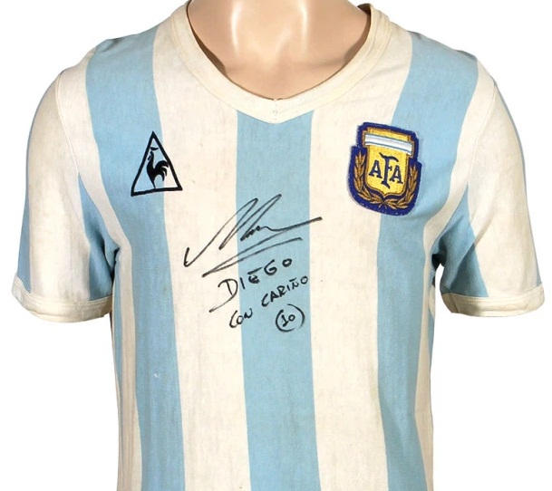 للبيع: أول قميص لمارادونا في كأس العالم