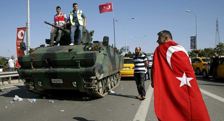 رائحة انقلاب في تركيا: استنفار لأجهزة أردوغان عقب رفض 103 أميرالات مساعيه لشق قناة اسطنبول