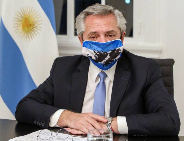 رغم تلقيه جرعتين من اللقاح.. الرئيس الأرجنتيني مصاب بكورونا!