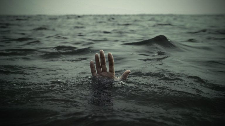 وفاة طفلين شقيقين غرقاً في مياه قناة للري بريف الرقة