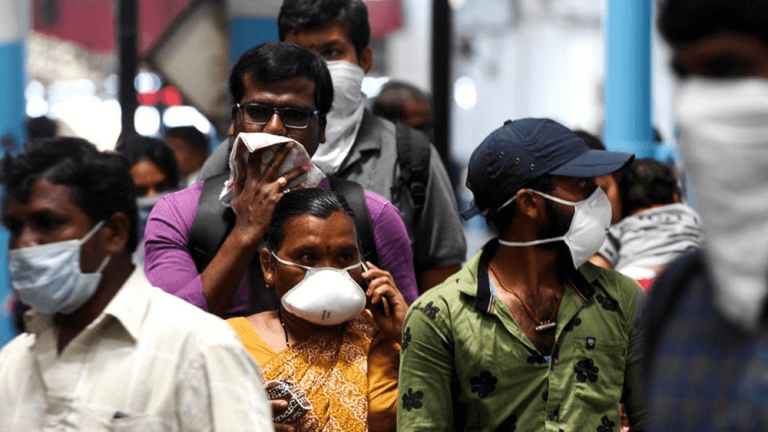 “الأوكسجين” يخنق دلهي وبايدن “يرد المعروف” ويساعد الهند
