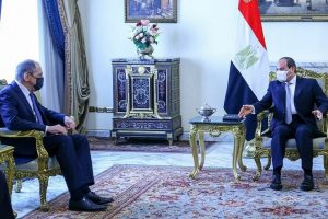 الرئيس المصري عبد الفتاح السيسي و وزير الخارجية الروسي سيرغي لافروف