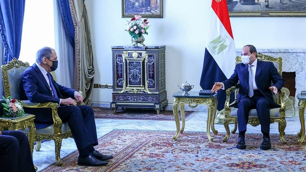 الرئيس المصري عبد الفتاح السيسي و وزير الخارجية الروسي سيرغي لافروف