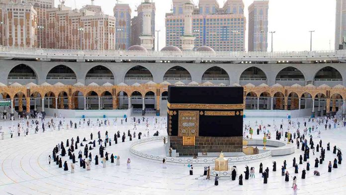 السعودية تعلن ضوابط إصدار تصاريح الحج والعمرة خلال شهر رمضان