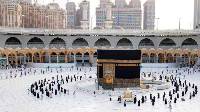 السعودية تعلن ضوابط إصدار تصاريح الحج والعمرة خلال شهر رمضان