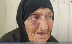 لأنها "تشرينية للموت".. مشجع حطيني يعتدي بالضرب على "تاتا سعاد" ذات الـ90 عاما