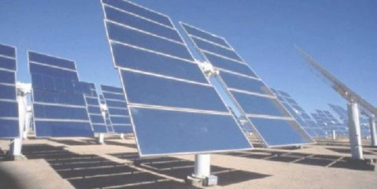 محطة توليد كهرباء بالطاقة الشمسية