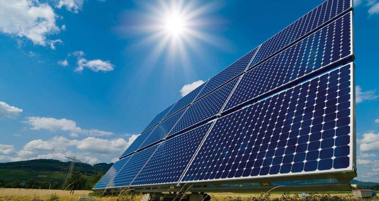 علماء روسيون يطورون طرقا جديدة لتحسين فعالية ألواح الطاقة الشمسية