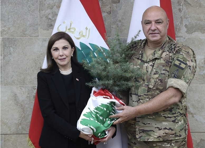 قائد الجيش اللبناني العماد جوزيف عون و الفنانة ماجدة الرومي