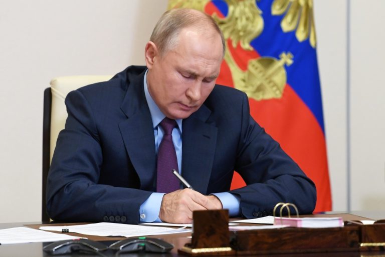 بوتين يوقع مرسوماً باستدعاء الاحتياط للتدريب العسكري