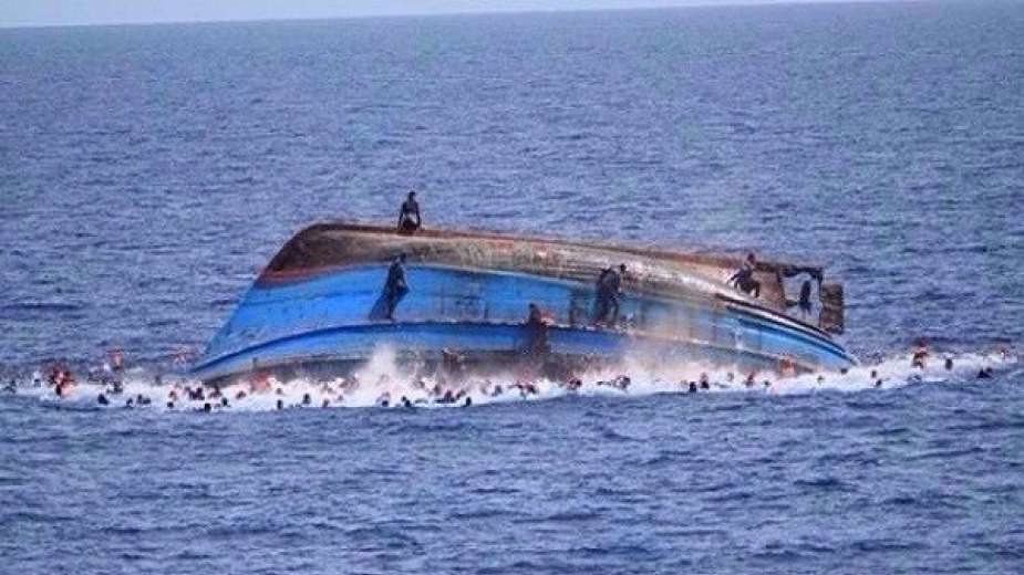 غرق مركب في لبنان