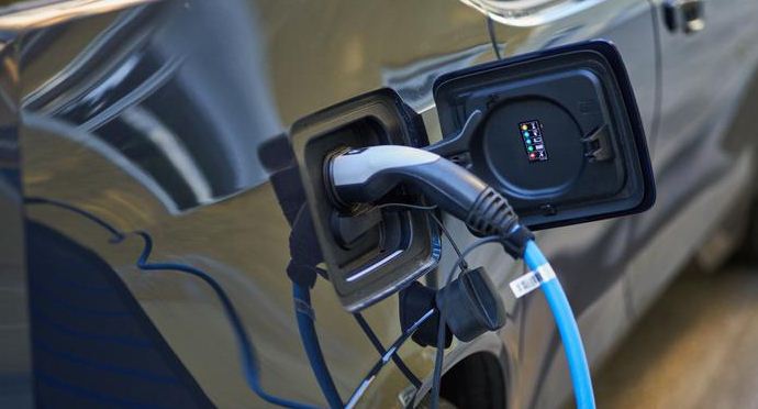 حظر بيع سيارات العاملة على البنزين والديزل بحلول 2035