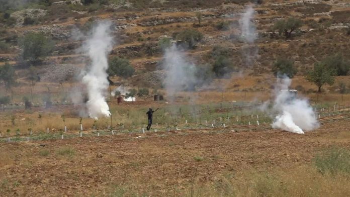 المواجهات بين القوات الإسرائيلية وفلسطينيين