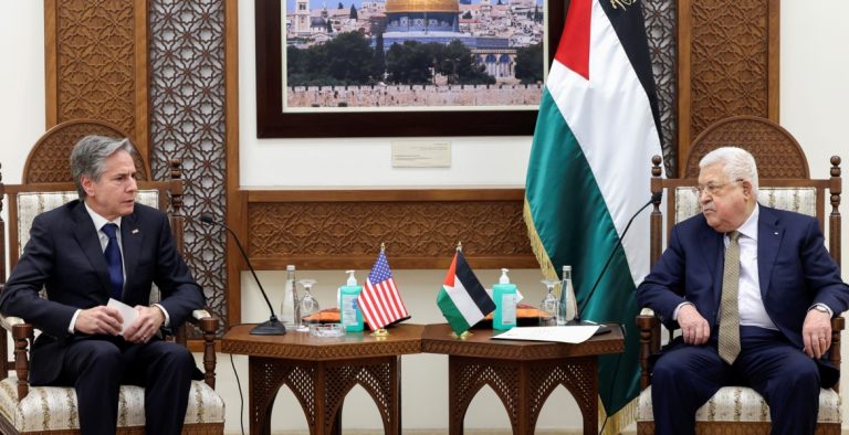 “أكسيوس”: أمريكا صاغت خطة أمنية لتهدئة التوتر في الضفة الغربية وضغطت على عباس لقبولها