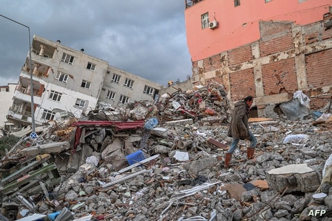 تركيا تحقق مع أكثر من 600 شخص على صلة بالمباني المنهارة جرّاء الزلزال