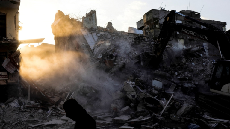 نجت من الزلزال وقضت في حريق.. وفاة عائلة سورية بينهم خمسة أطفال في تركيا