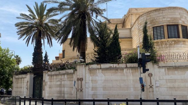 بعد 11 عاماً من الإغلاق.. وفد سعودي رسمي يزور دمشق لبحث إعادة فتح سفارة المملكة