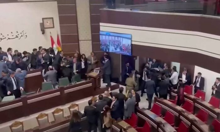 مناوشات وعراك بالأيدي في برلمان كردستان بسبب خلاف حول الانتخابات