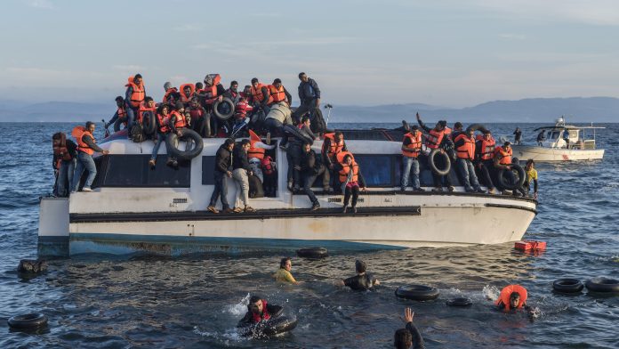 قارب اللاجئين