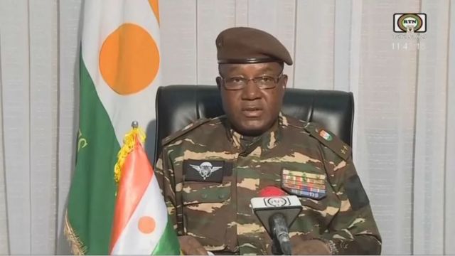 من هو الجنرال عبد الرحمن تشياني الذي نصب نفسه رئيسا للمجلس الانتقالي في النيجر؟
