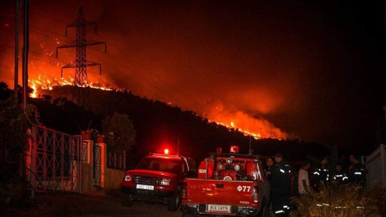حرائق الغابات في اليونان تخرج عن السيطرة وتصل أثينا