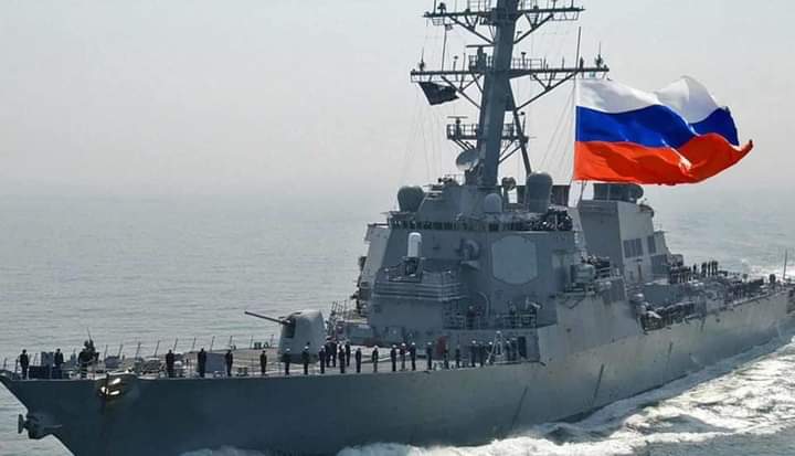 أوكرانيا تستهدف سفينة حربية في قاعدة روسية بالبحر الأسود