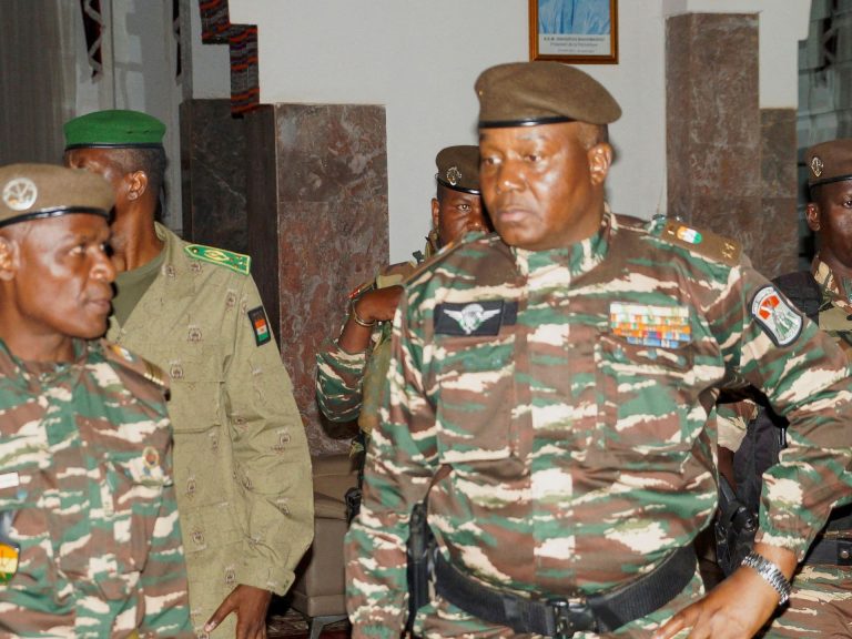 ناقوس الخطر يدق.. انتهاء المهلة الممنوحة للانقلابيين في النيجر قبل التدخل العسكري