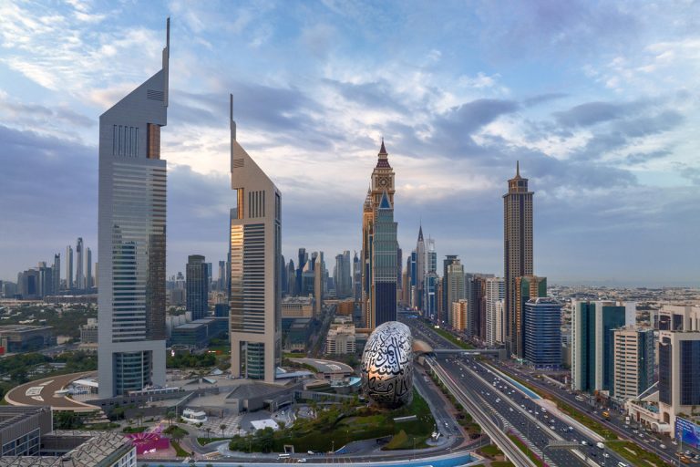 متفوقة على فرنسا واليابان.. الإمارات الخامسة عالمياً باستقطاب مشاريع الاستثمار الأجنبي في السياحة بين 2018 و 2022