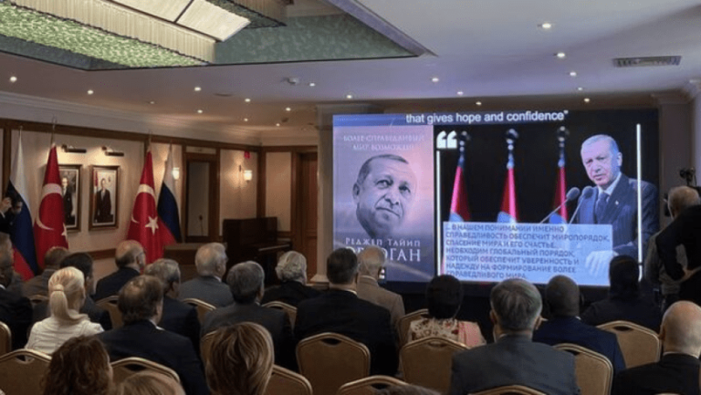 خلال لقائهما في سوتشي.. بوتين يقدِّم لأردوغان فيلماً وثائقياً عن مسيرته وقصة حياته