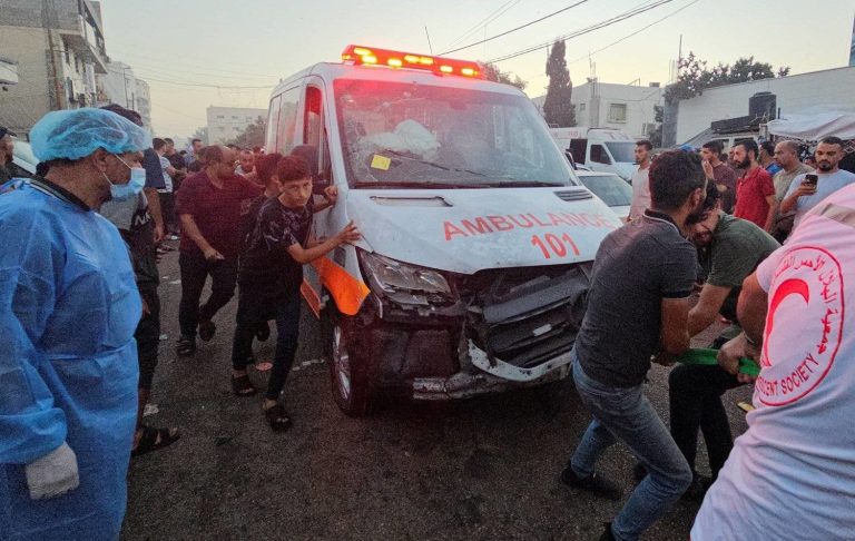 مأساة إنسانية في غزة.. استشهاد 198 عاملاً طبيًا وتوقف 25 مستشفى عن العمل
