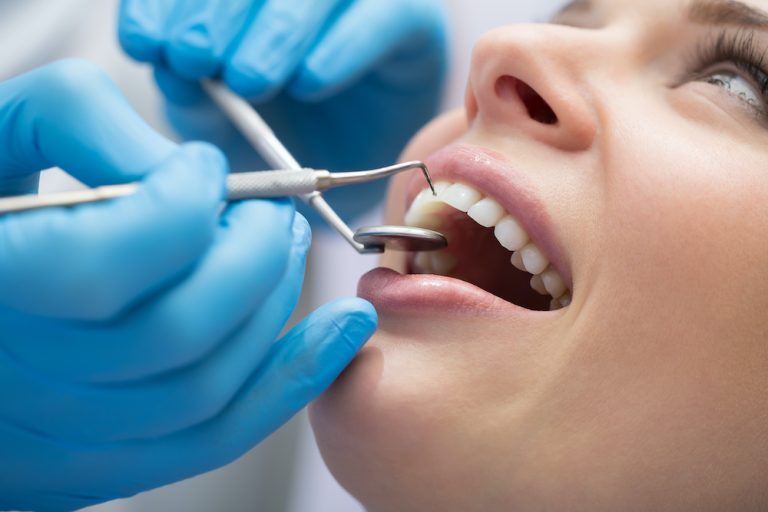 مسؤول نقابي يفسر تقاعس أداء أطباء أسنان: لا يواكبون المستجدات الطبية