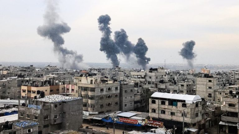 “حماس” تطرح شروطها لإطلاق سراح الأسرى الإسرائيليين وسط تصعيد الحرب في غزة