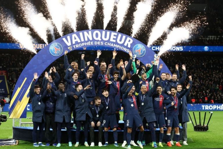 نادي باريس سان جيرمان يفوز ببطولة كأس السوبر الفرنسي