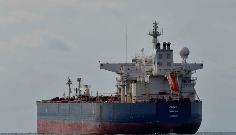 كيف تتحايل روسيا على العقوبات النفطية بـ “الأسطول الشبح”؟