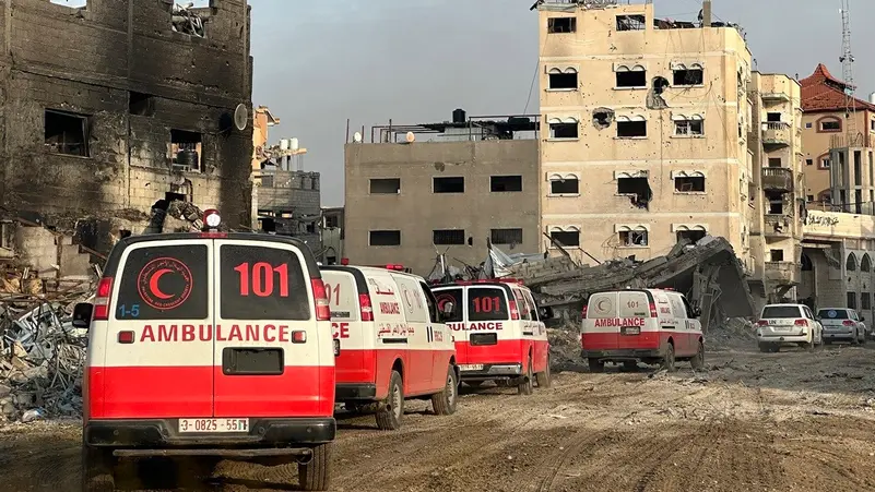 "إسرائيل" تمعن في إذلال كوادر العمل الطبي والإنساني