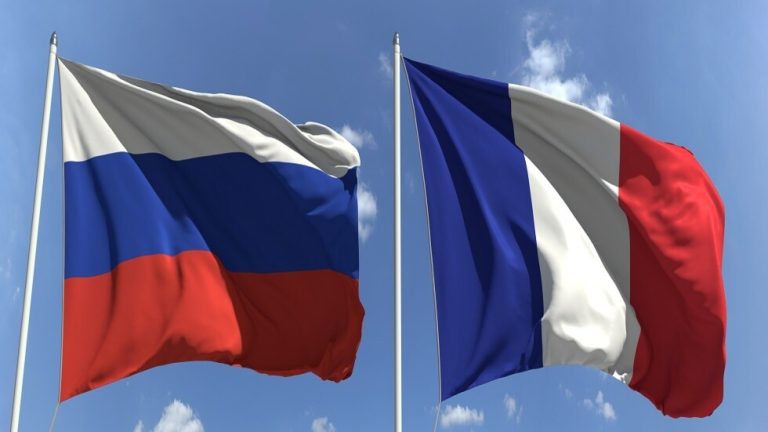 هل تستعد فرنسا للمواجهة العسكرية مع روسيا؟
